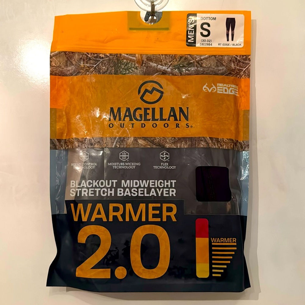 Magellan Men’s Small blackout midweight stretch base layer